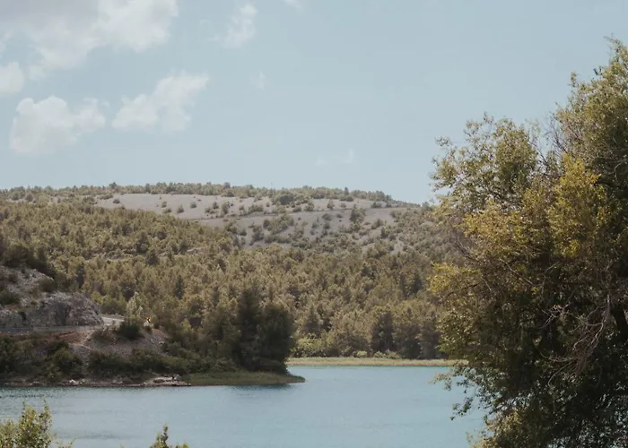 Πανσιόν Scardona Park Luxury 4*